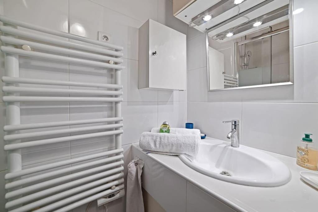 Artistic Apartment In Paris 12 Экстерьер фото